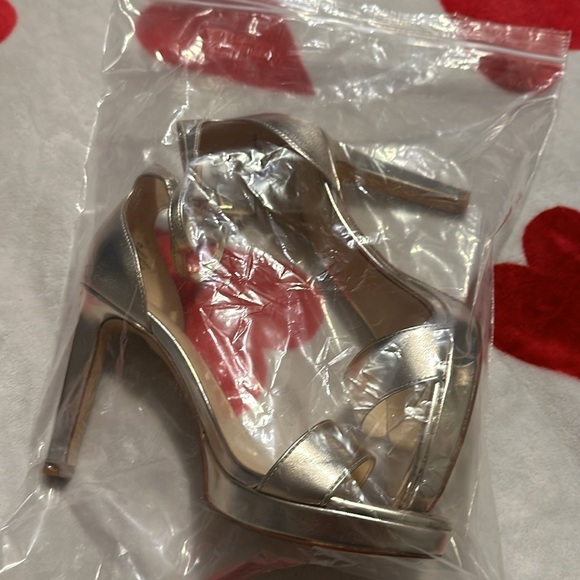 New Nine West Emmeri women’s Dress sandals color Gold size  9 - Picture 14 of 14